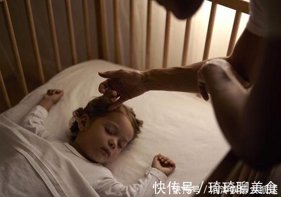 宝爸|爸爸带娃睡觉,娃却“丢了”,找到娃的一瞬间,宝妈脸都绿了