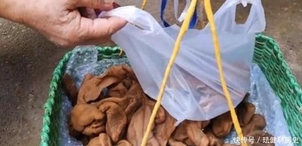 嫌贵|大娘沿街卖“罕见”小吃,30元一斤,路人嫌贵,看清后我全包了!