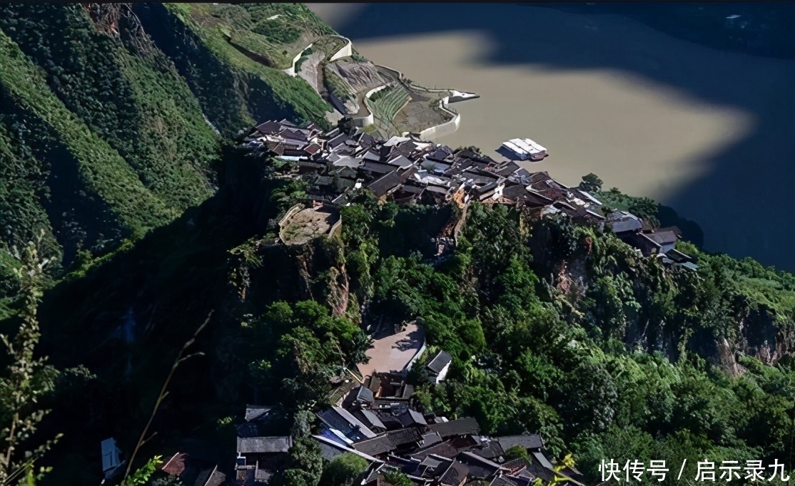 云南“与世隔绝”的村庄，居民住在石头上，为抵抗外来入侵