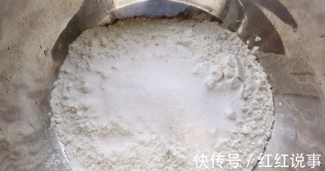 中秋来点不一样的,五彩月饼颜值高,酥软不腻味道好!