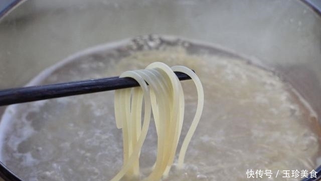 几秒钟学会豪华西餐,剩奶油煮意面,香浓美味贼洋气