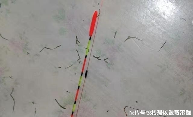 钓鲫鱼:搓饵改为拉饵,有人讲需要上推浮漂10CM,有毛病吗?