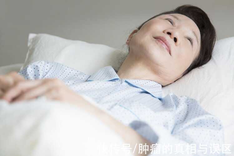 睡眠时间|老年人一天睡多久才合适？睡够最佳时间就行了，别强求