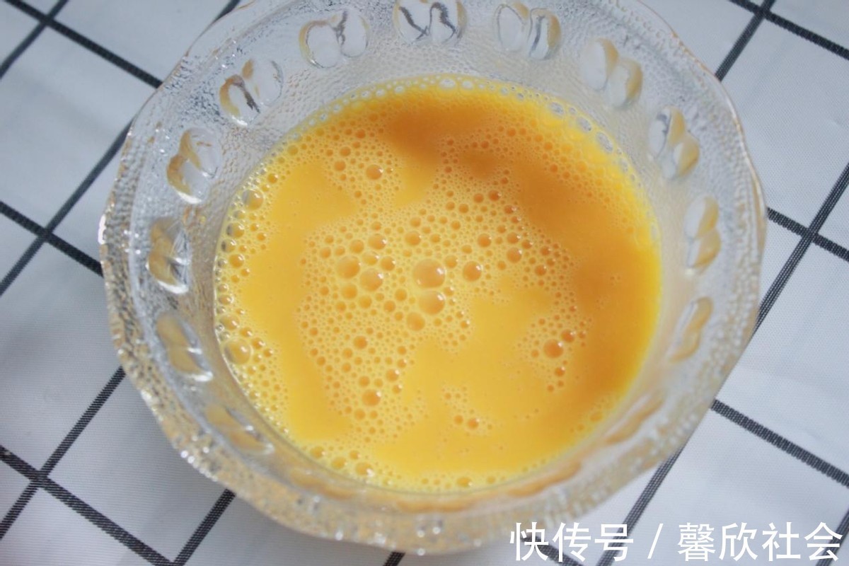 大人|番茄炒蛋时加入虾仁，味道更鲜美，营养更丰富，大人孩子都爱吃