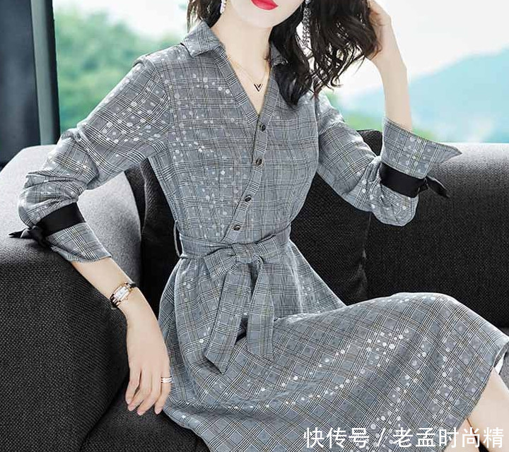 不得不说: 这秋衫的确漂亮, 适合各种身材女人, 气质高雅减龄