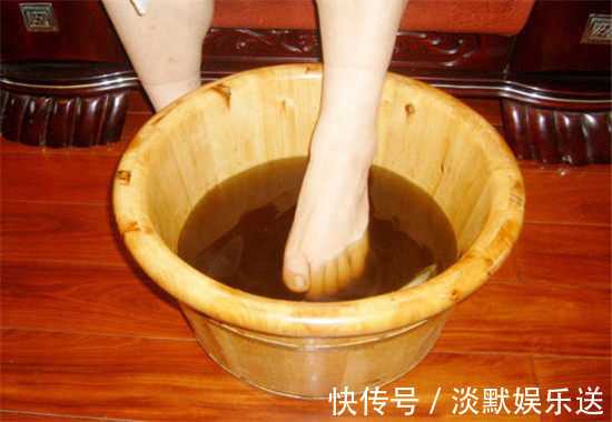 睡眠|泡脚时随手在水里撒一把,坚持一段时间湿气没了,睡眠也变好了