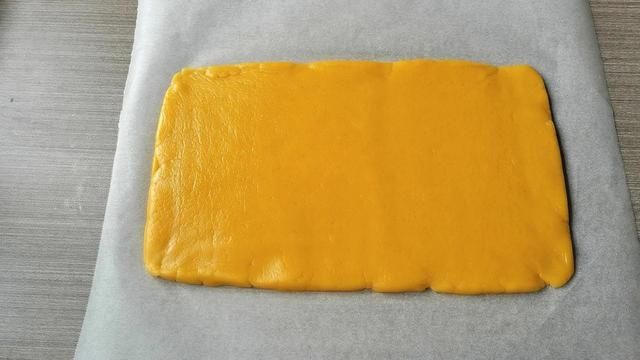 天冷易饿,总想吃点东西,用玉米面做小点心,粗粮细做好吃又营养