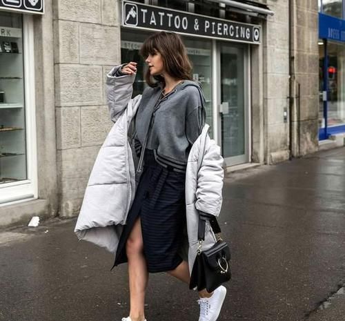 ?穿来穿去，还是觉得羽绒服最配“裙子”，时髦显气质，还保暖