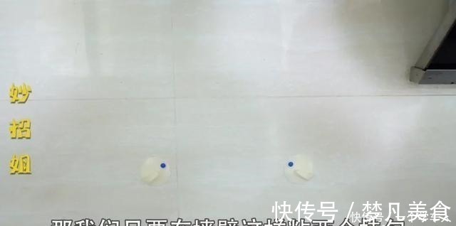 垃圾桶上粘一个挂钩，竟然有这么多用处！家里人都照着做！