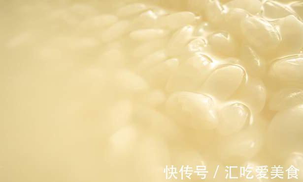 外婆做几十年的酸菜,从不用加盐,腌好的酸菜,比老坛酸菜还酸