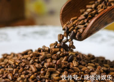 减肥|90岁老中医睡前山楂泡“它”喝1杯,隔天拉出3斤黑臭宿便