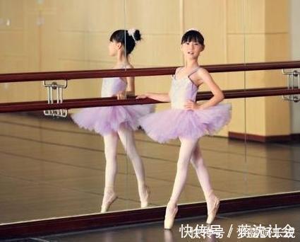 父母|女儿翻出父母结婚照,不禁感叹,“爸,你究竟怎么娶到我妈的?”