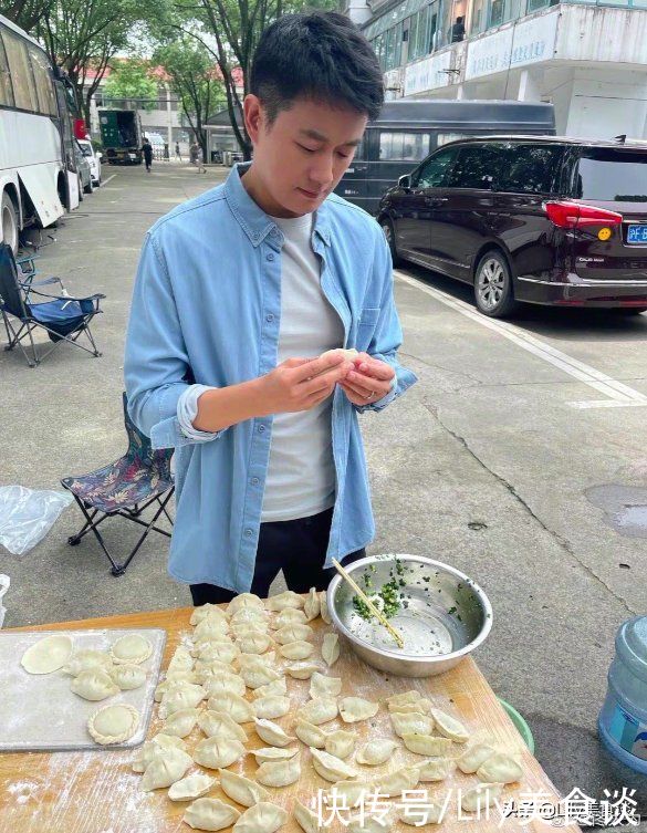 演员|佟大为晒东北特色菜，闻着臭吃着香，网友：女演员的对手戏好尴尬