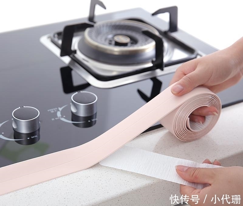 踢脚线|今后再买房，客厅坚决不贴瓷砖，连踢脚线也要拆，瞧下图，太先进