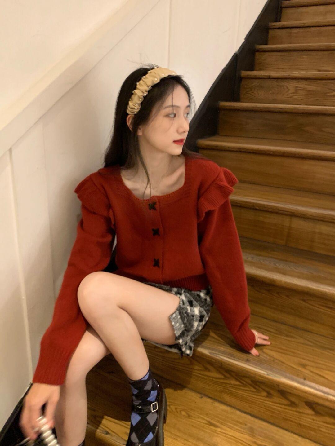 毛衣|圣诞节穿什么?我都为你搭配好了,红色毛衣+格子半身裙,浓浓的氛围感!