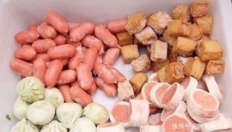 造假|七种造假食物,图五像在吃塑料,网友全部都吃过,我没救了