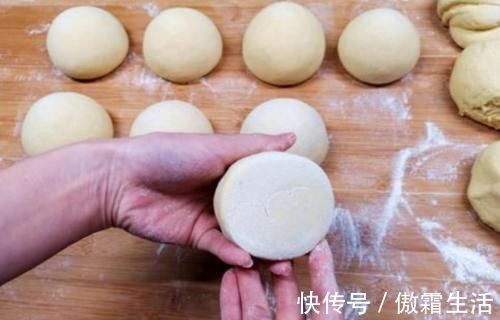蒸馒头,直接加酵母是大错,牢记6技巧,保证又大又软,香甜可口
