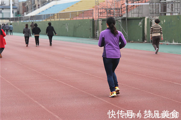 医生|冬天几天洗一次澡最合适医生控制在此次数,不容易伤害身体