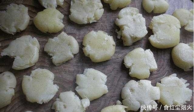 教你一个土豆新鲜吃法，很多人都不懂这样做，端上桌分分钟被清盘