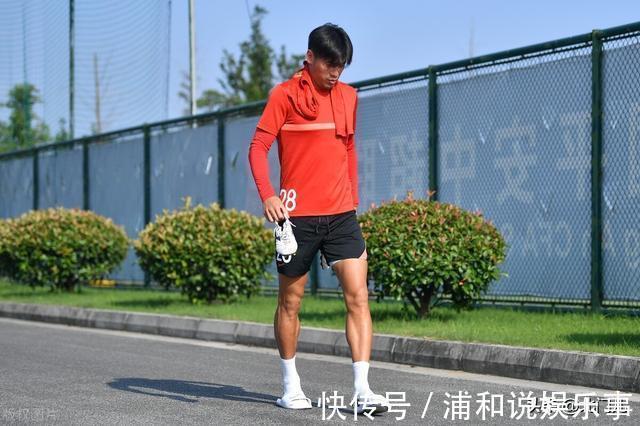 红牌|1次暴怒,1红4黄!中超32岁队长突然“离队”,甩下教练队友