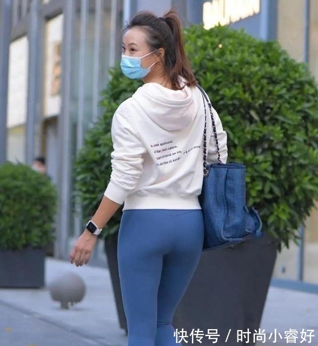 搭配 打底裤穿搭超级女王范,完美勾勒出女士那曼妙的身姿,简单美感