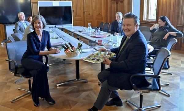 纷纷|中国人力量不可忽视！这些“政要”纷纷致敬华人