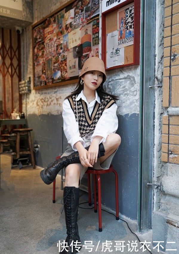 40岁女人怎样穿才时尚？针织马甲当外套，减龄又实用又好穿