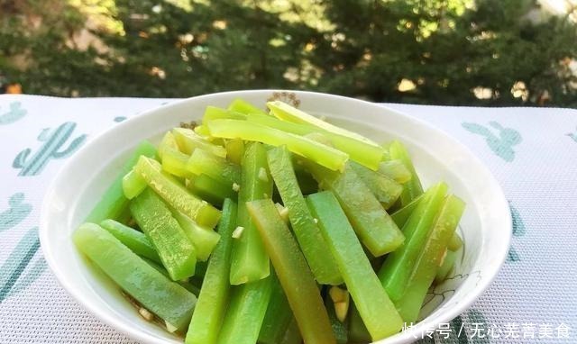  生菜可以直接凉拌，也可以炒肉片，味道咸香，味道酥脆