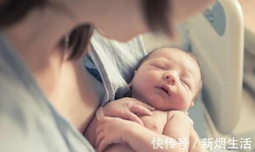 心理健康|年轻妈妈当着儿子面换衣服毫不避讳,总觉得孩子小,儿子的举动让她慌了