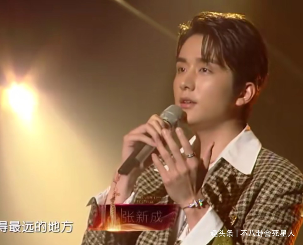 宋茜|金鹰开幕事故多汪涵主持团假唱,巨大黑影挡镜,关晓彤尴尬接话