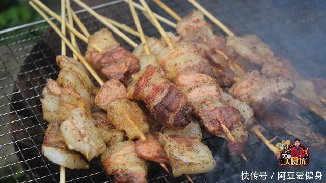 做法|五花肉别再红烧了,不蒸不煮不红烧,做法简单,上桌瞬间被扫光!