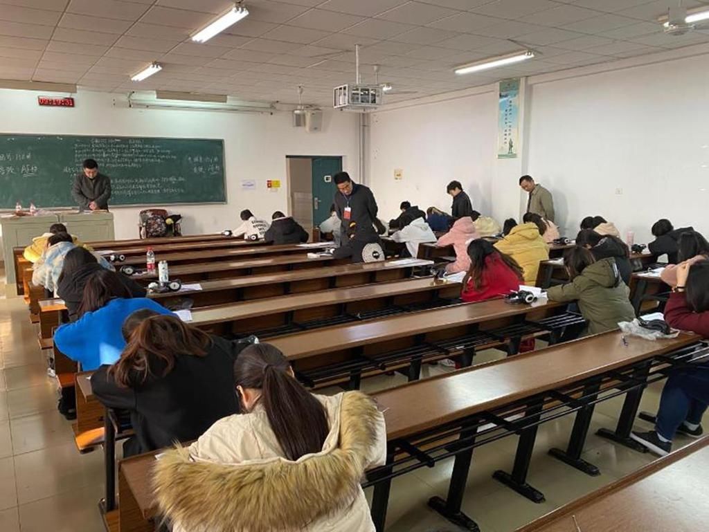 北航再次清退400名学生，学霸被踢出大学，网友却说：清的好