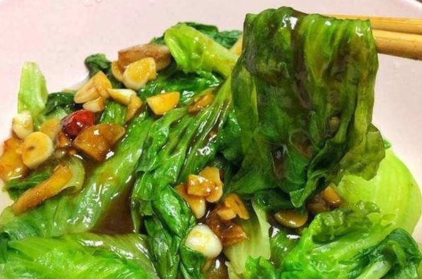 做蚝油生菜,直接下锅炒就错了!大厨教你做,鲜嫩爽口,原汁原味