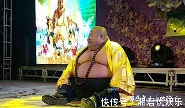 中国文化&男子因长相神似“弥勒佛”,被富婆带回家“供养”,如今怎样了