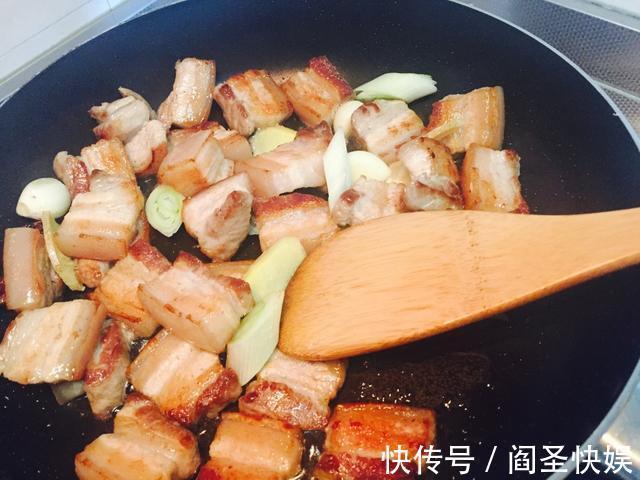 收汁|炖红烧肉，有人用白酒，有人加啤酒？都不对！教你正确做法，香