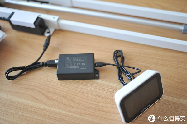 螺丝|家居改造：用电动升降桌打造我的居家办公小角落