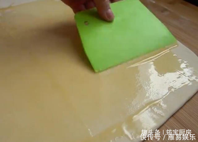 油酥糖饼这样做,孩子再也不吃零食了,又酥又甜,全家都爱吃