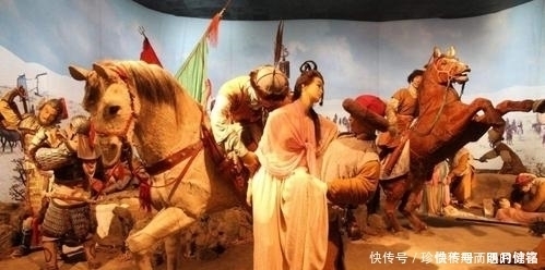 斗彩|成化帝的旷古畸恋，成就了斗彩和独步天下的三秋杯