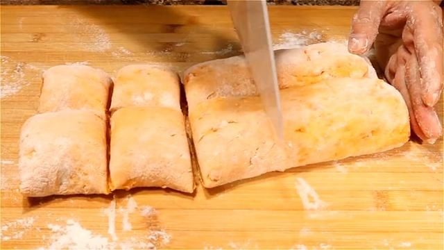  家里|家里有红薯的试试这样做，上锅一蒸，蓬松暄软，比面包还好吃