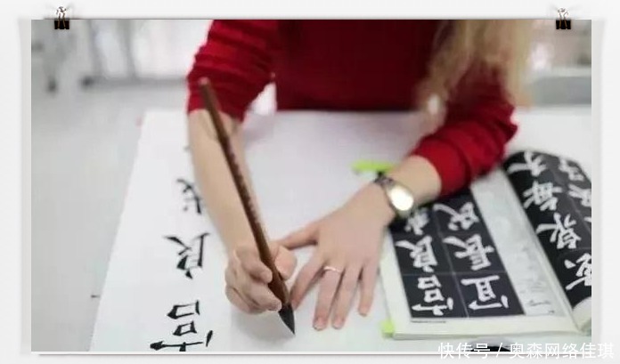 秀整|金发碧眼外国美女晒书法,楷书秀整典雅,为学书法网恋中国男网友