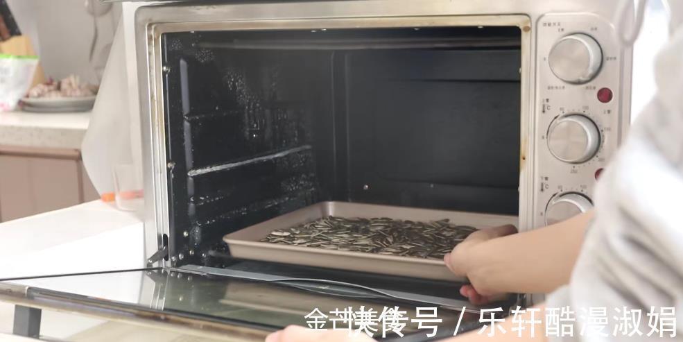 瓜子受潮不脆了怎么办只需学会这4招，瓜子和刚买一样酥脆鲜香