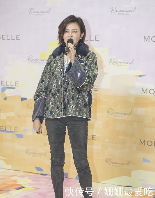 啊,就算穿的衣服挺老的,看着也不像中年人