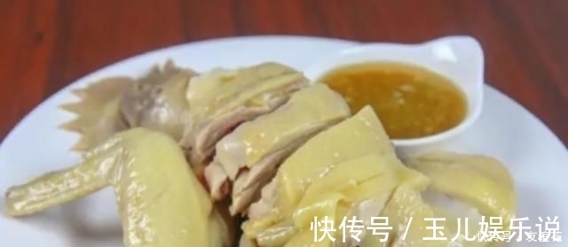 做白切鸡时别直接下锅煮,大厨教你一招,鸡肉又鲜又嫩还美味