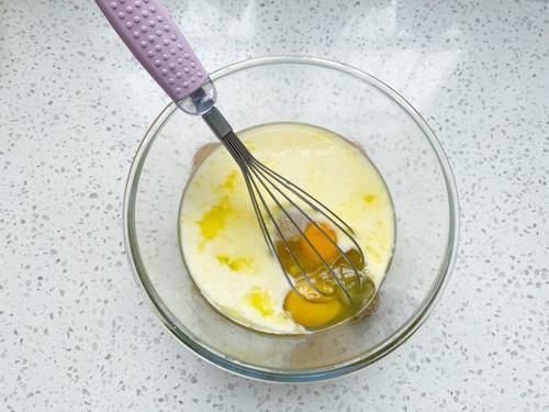 美味|10分钟搞定,爆浆蓝莓麦芬蛋糕,外酥里软又美味,秒杀蛋糕店