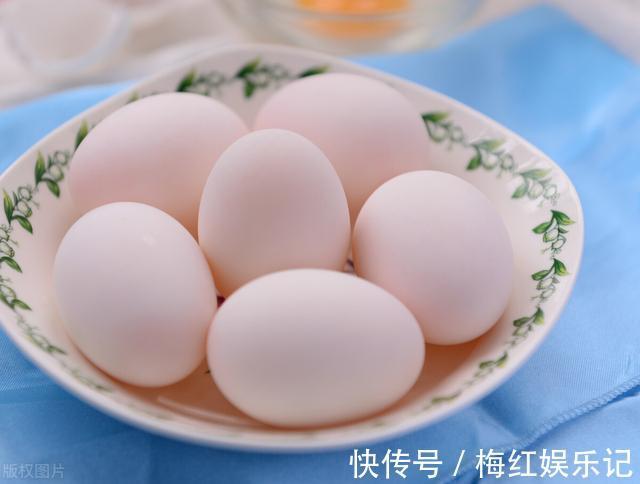 血脂|高血脂每天吃一个鸡蛋可以吗？蛋黄还能吃吗？辟谣来了