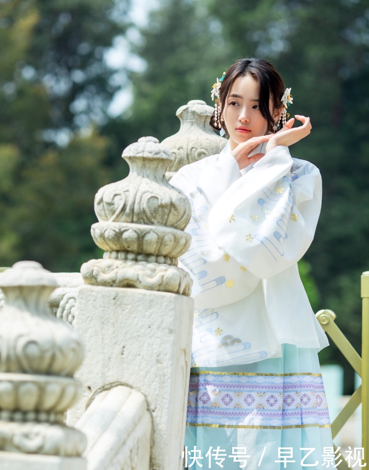 汉服 赵丽颖转型见效|租一件汉服158一天那么贵,为什么还是一衣难求?