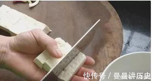 鸡蛋|豆腐别再下锅炸，加上两个鸡蛋，吃着比肉还香，吃一次就忘不了