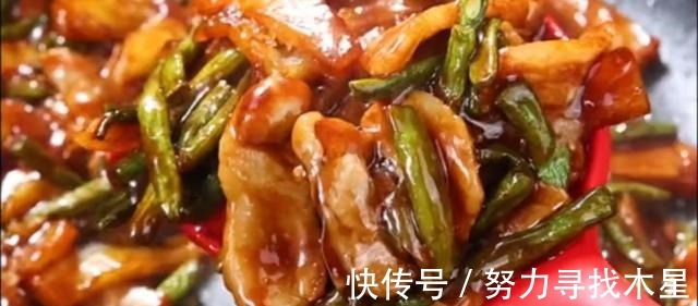 今天在家里做了一道好吃的家常菜大家一起试着做吧！