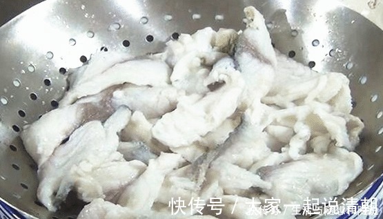 鸡精|做酸菜鱼时，鱼片一煮就碎很多人少做一步，难怪鱼片碎了一锅