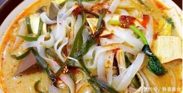 食材|吃麻辣烫时,女孩选了满满一大碗,价格却不到20元,老板高手